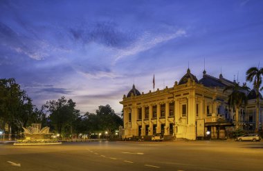 Hanoi Opera Salonu 'nda sabahın erken saatlerinde.