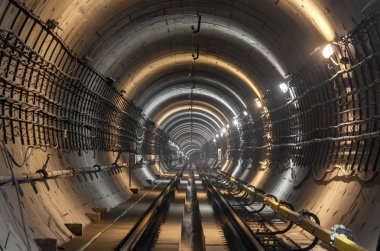 Metro'ya. Çerçeve merkezi üzerinde odaklanmak