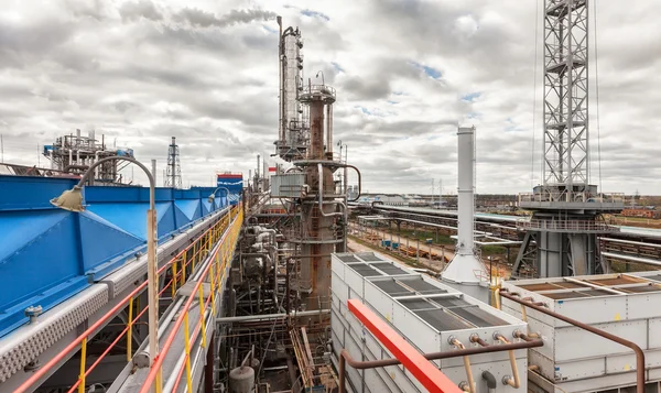 Usine chimique pour la production d'ammoniac et de fertilisation azotée le jour . — Photo