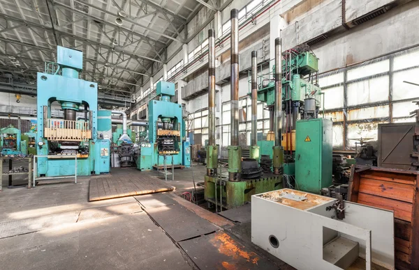 Machinery plant. Workshop for production of thermoplastic parts. Hydraulic presses — Stock Photo, Image