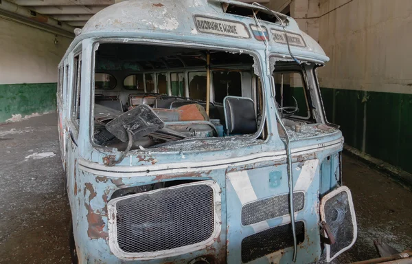 Cabine de ônibus quebrada para as forças armadas russas — Fotografia de Stock