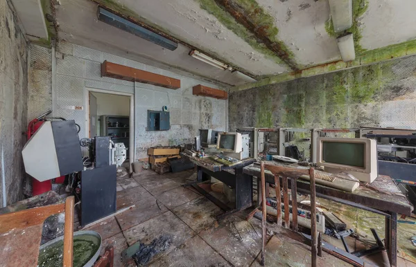 Computadores Antigos Dos Anos Centro Computação Abandonado — Fotografia de Stock