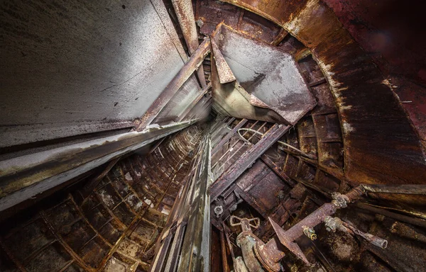 Eixo de mina abandonado — Fotografia de Stock