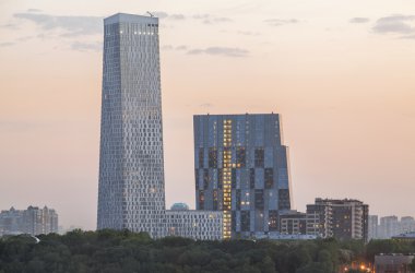 Modern mimari - gün batımında gökdelenler