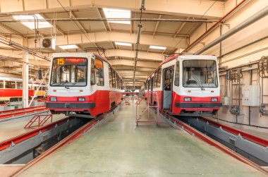 Moskova/Rusya - Haziran 2014; Depo içinde tramvay. Krasnopresnenskaya tramvay depo, Strogino.