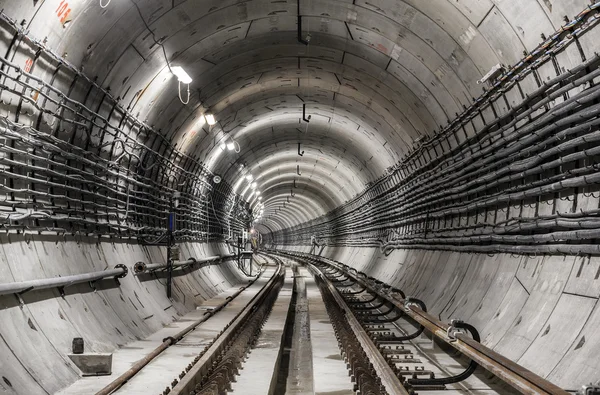 An empty subway tunnel — Stock Photo, Image