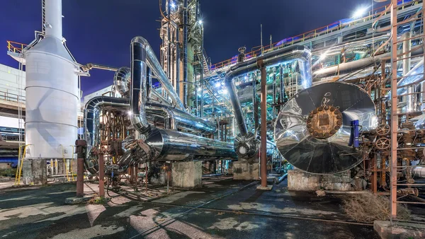 Amonyak ve azot döllenme gece zamanında üretim için kimyasal tesis. 