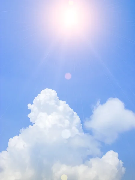 Bright Sunny Day in Blue sky and white clouds. — Stock Photo, Image