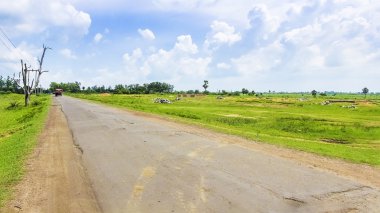 Sonbaharın parlak güneşli gün.