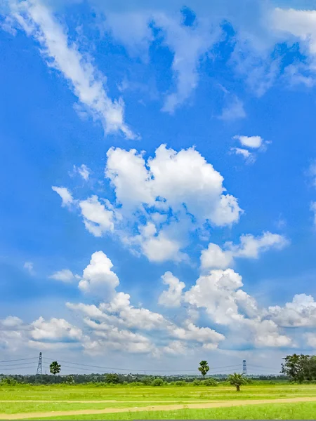 Zon gloed van wolken in een dag. — Stockfoto