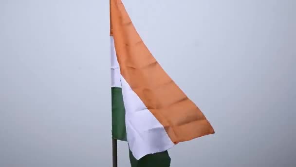 Indiens Unabhängigkeitstag wird von jedem Inder mit dem Hissen der indischen Nationalflagge gefeiert. — Stockvideo