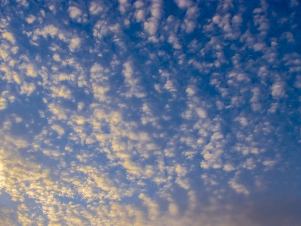 Nuvens brilhantes do pôr do sol — Fotografia de Stock