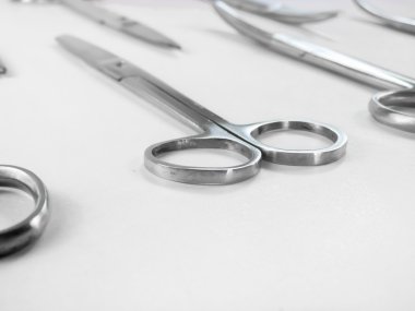 Bir düzen içinde düzenlenmiş makas