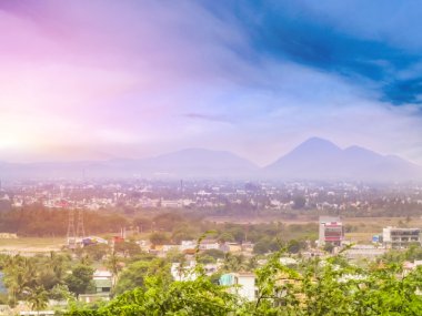 Güneydoğu Asya şehrinin gündoğumu vew 'i yaklaşık 100 mitr' den