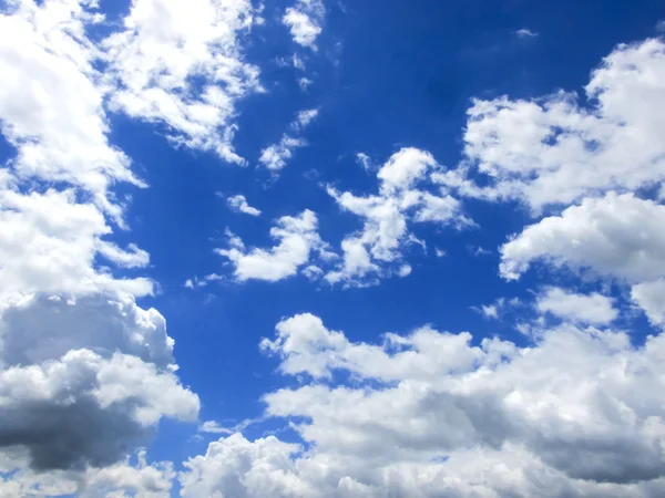 Słoneczny dzień chmury — Zdjęcie stockowe