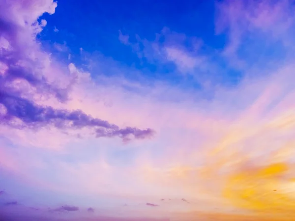 Solnedgång himmel av flera färger i Asien. — Stockfoto