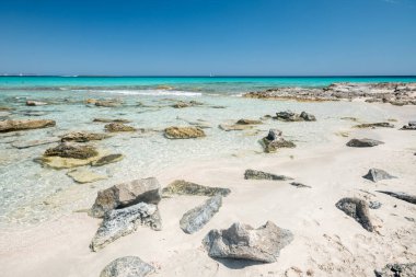 Deniz Burnu. Güneşli bir yaz günü. Formentera Adası, İspanya.