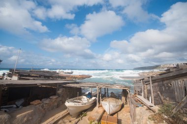 İspanya 'nın Formentera adasında küçük bir iskele..