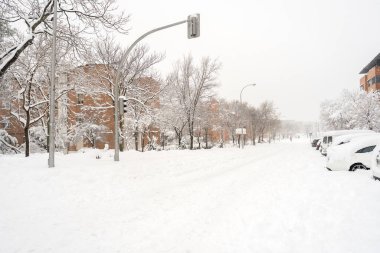 Büyük bir kar fırtınasından sonra şehir, Madrid, Filomena fırtınası.