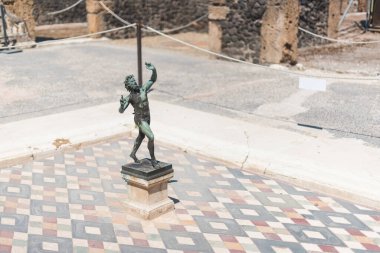İtalya 'daki Pompei Roma arkeoloji sahasındaki Faun Evi' nin manzarası.