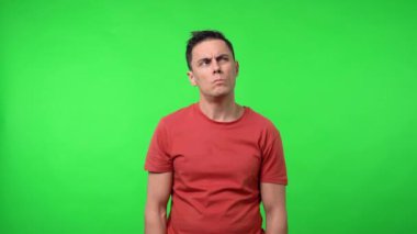 Çaresiz bir adam çünkü önemli bir şey yapmayı unuttu..