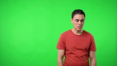 Bir mezhebin erkek üyesi. Krom yeşil arkaplan.