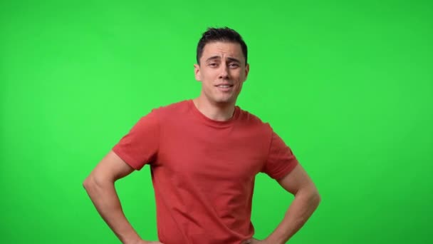 Funny man who invites you to go to a party. Chroma green background. — Stock Video