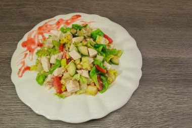 taze salata bir kase 