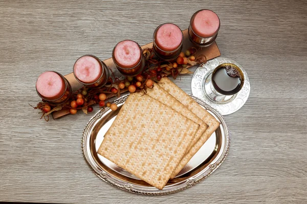 Still-life with wine and matzoh jewish passover bread — Stock Photo, Image