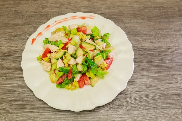 Frischer griechischer Salat in einer Schüssel — Stockfoto