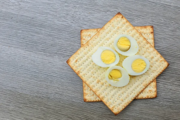 Pesach-martwa natura z i matzoh żydowskiej Paschy chleb — Zdjęcie stockowe