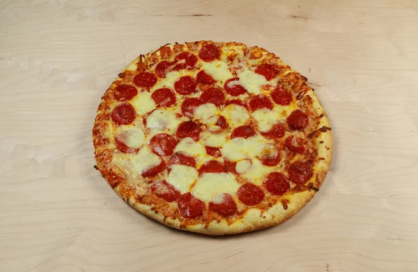Handen pizza snijden - stop beweging animatie — Stockfoto
