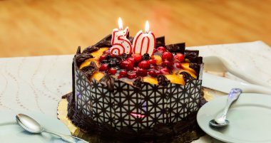 50 yıl Restoran kek yıldönümü kutlamaları