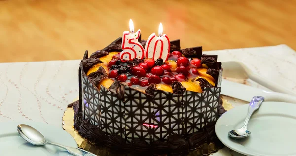 Celebração o aniversário de 50 anos bolo de restaurante — Fotografia de Stock