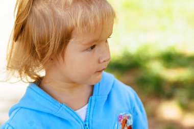 Bahar kız mavi bluz