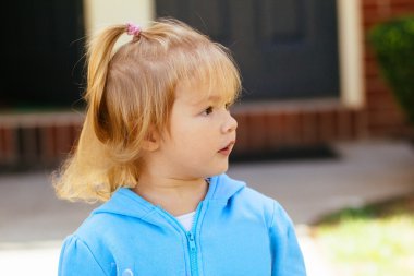 Bahar kız mavi bluz