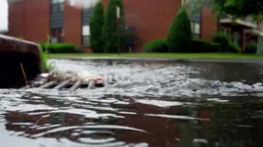 yağmur sonra büyük su