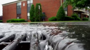 yağmur sonra büyük su