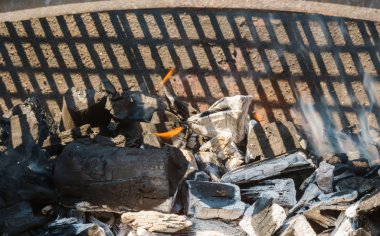 Kömür köz yakın çekim arka plan veya doku