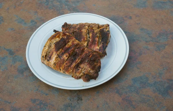 Жареный свиной стейк с грушей — стоковое фото