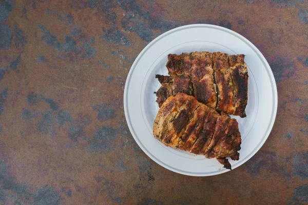Жареный свиной стейк с грушей — стоковое фото