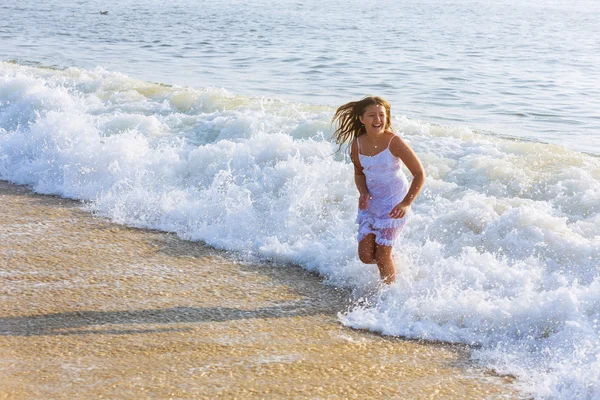 Happy little girl swimming in water — Stock Photo, Image