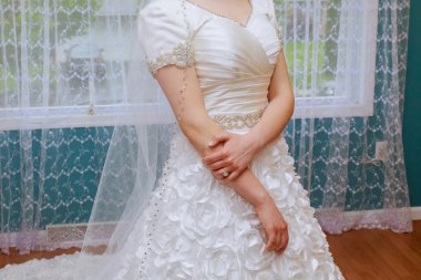 Gelinin Parmağında nişan yüzüğü