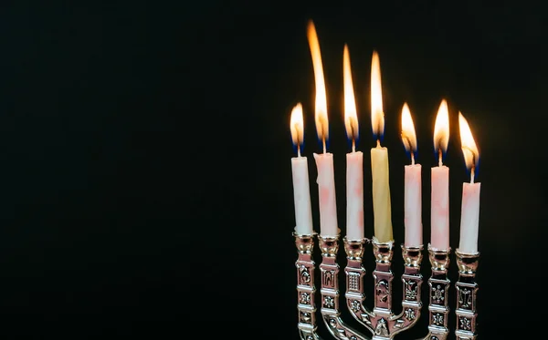 Imagen de vacaciones judías fondo Hanukkah con menorah tradicional —  Fotos de Stock