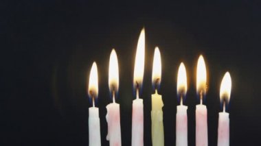 Yahudi tatil Hanukkah menorah ile yaratıcı arka plan. Odak yukarıda görüntüleyin .