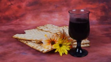 Arka plan ile matzo Yahudi Fısıh Bayramı kutlama için