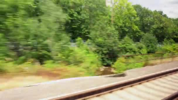 Tren bakış açısı görüntüleri hareketli — Stok video