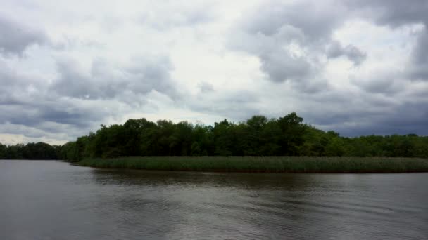 Blue sky with clouds, lake. Real time lake sky clouds — Stock Video