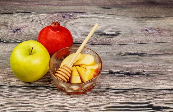 Apples, pomegranate and honey Rosh Hashanah — Stock Photo, Image