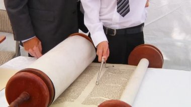 El çocuğun Yahudi Torah Bar Mitzvah Bar Mitzvah Tevrat 5 Eylül 2016 okuma, okuma